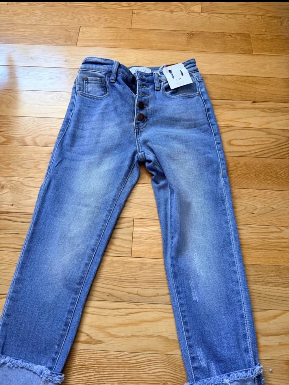 Womenโs Light Blue Ankle Crop Jeans - Classic Button Front